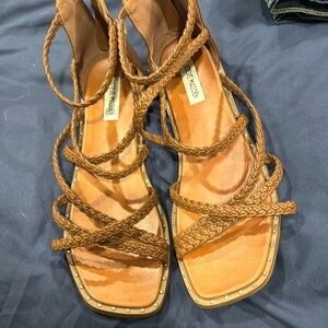 Excellent size 10 Steve Madden sandals